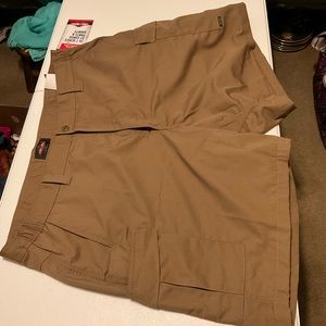 NWT TRU SPEC size 46 cargo shorts